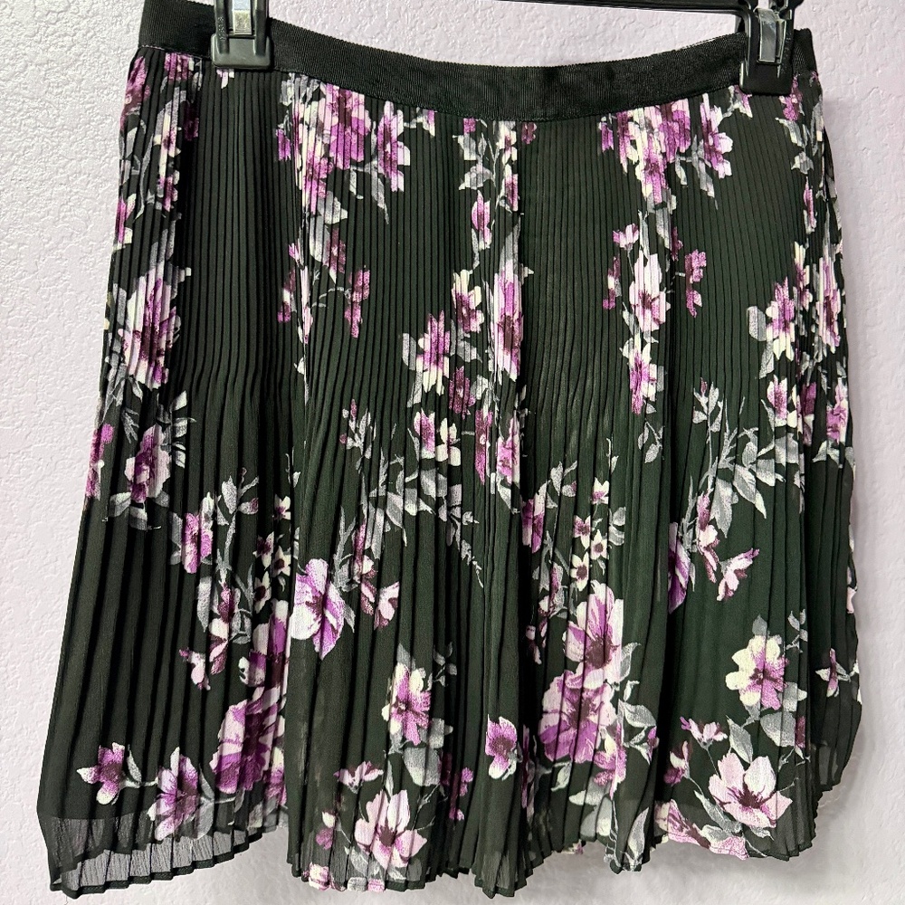 Forever 21 black/purple pleated skirt (M)
